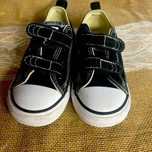 Converse All Star tennis shoes boys size 9